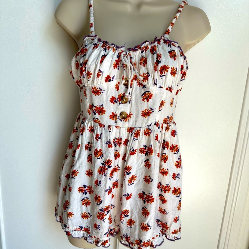 Urban Outfitters Betti Print/Floral Button Ruffle Rompers.Color Ivory. Size  XS
